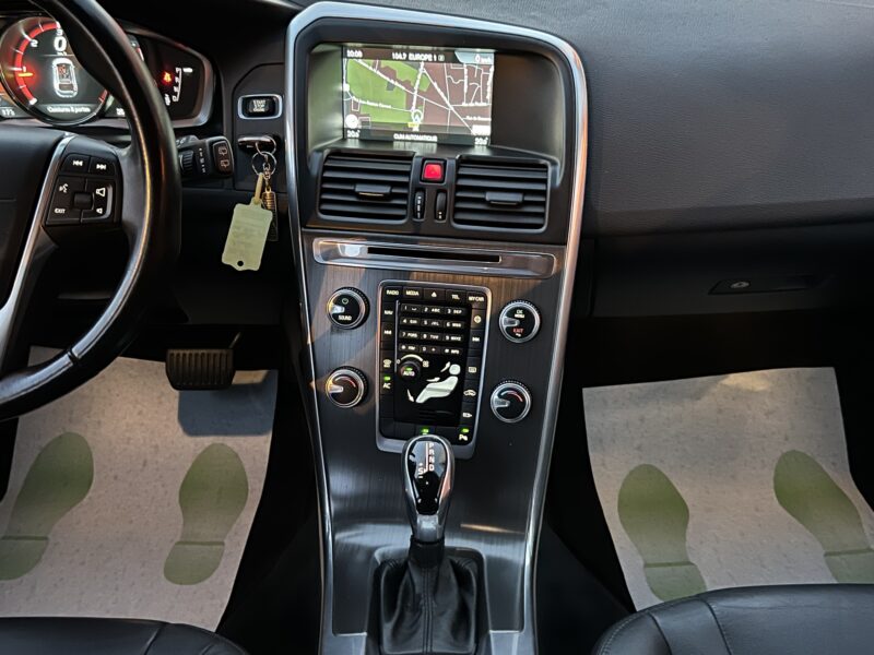 VOLVO XC60 PHASE 2 II D4 2.0 180 Cv BOITE AUTO CUIR GPS BLUETOOTH CRIT AIR 2 - Garantie1an