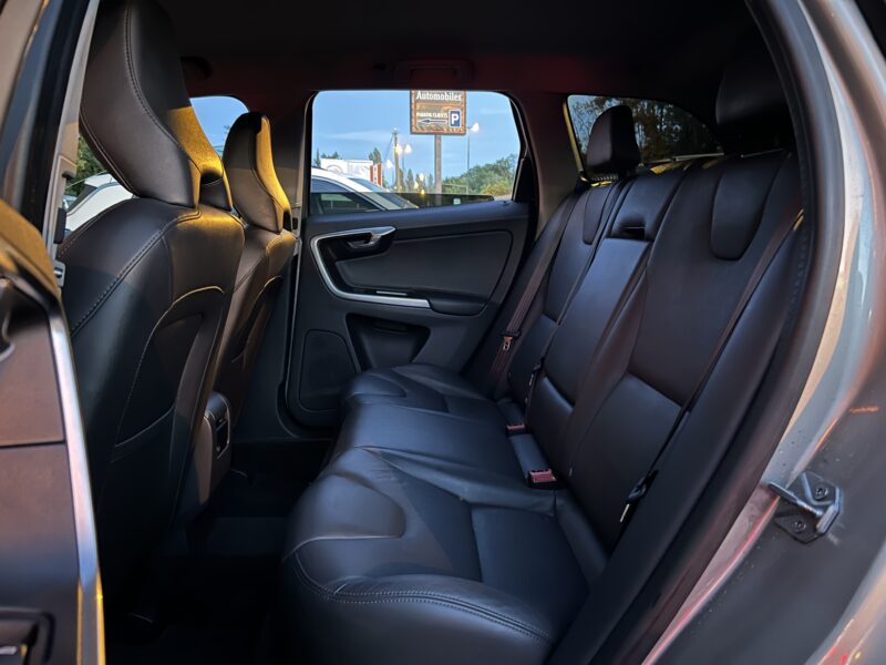VOLVO XC60 PHASE 2 II D4 2.0 180 Cv BOITE AUTO CUIR GPS BLUETOOTH CRIT AIR 2 - Garantie1an