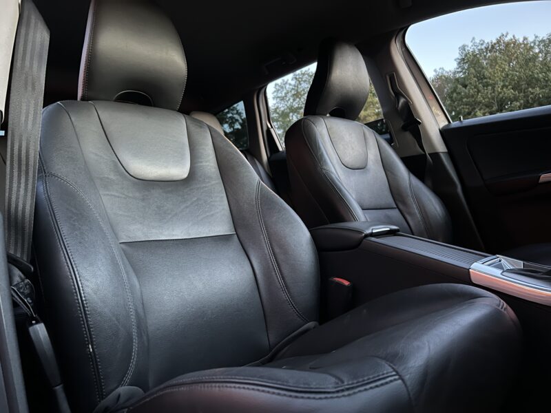 VOLVO XC60 PHASE 2 II D4 2.0 180 Cv BOITE AUTO CUIR GPS BLUETOOTH CRIT AIR 2 - Garantie1an