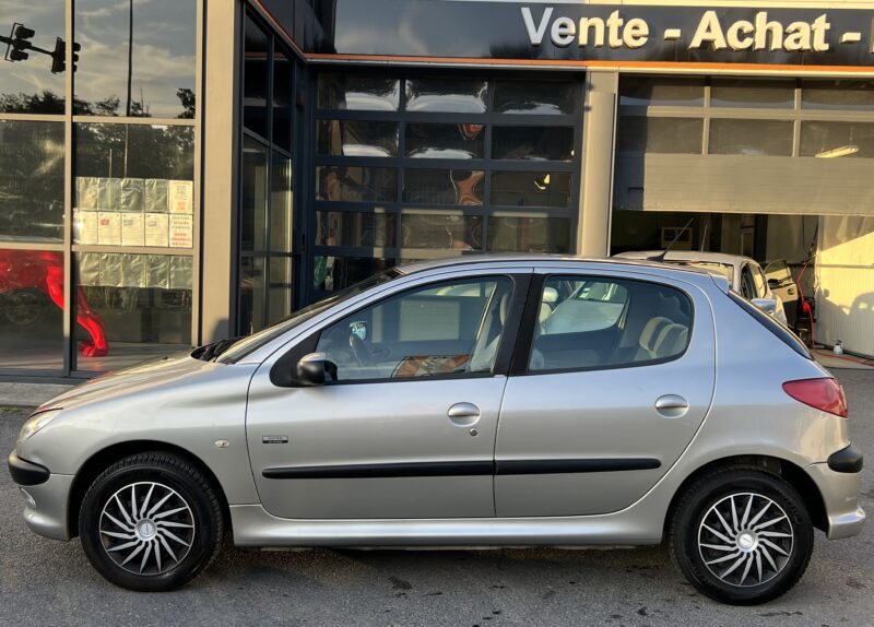 PEUGEOT 206 PHASE 2 NAVTECH 1.4 90 Cv 5 PORTES / BLUETOOTH CLIMATISATION - Garantie1an