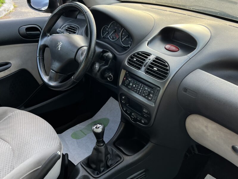 PEUGEOT 206 PHASE 2 NAVTECH 1.4 90 Cv 5 PORTES / BLUETOOTH CLIMATISATION - Garantie1an