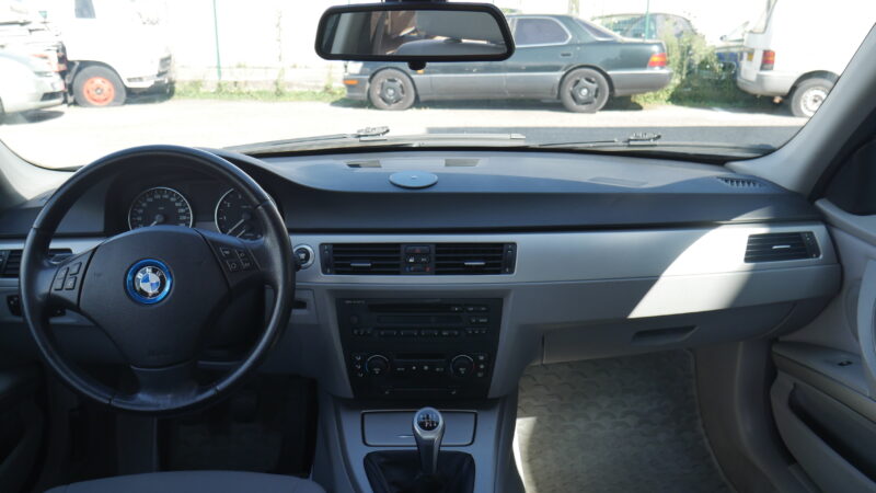 BMW Série 3 318i 129cv