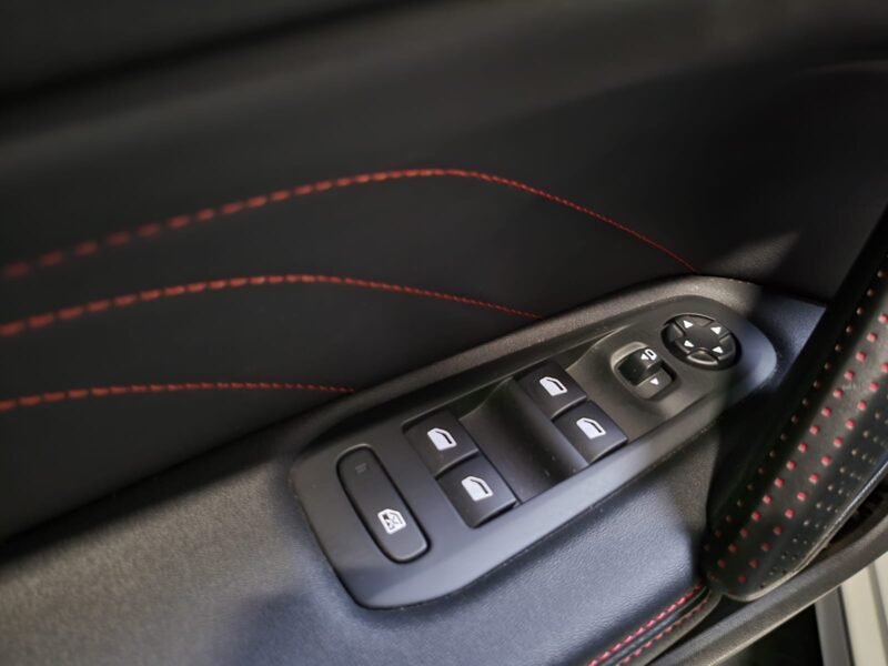 PEUGEOT 308 II 1.2 PureTech 130cv GT LINE 1ER MAIN TOIT PANORAMIQUE / CARPLAY / CAMERA / KEYLESS