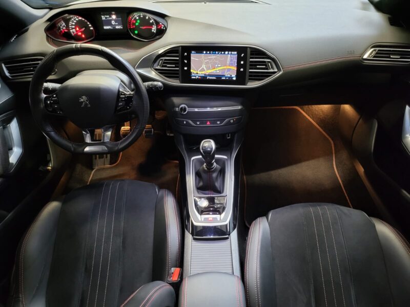 PEUGEOT 308 II 1.2 PureTech 130cv GT LINE 1ER MAIN TOIT PANORAMIQUE / CARPLAY / CAMERA / KEYLESS