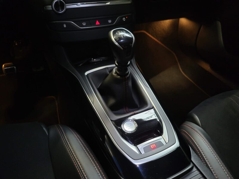 PEUGEOT 308 II 1.2 PureTech 130cv GT LINE 1ER MAIN TOIT PANORAMIQUE / CARPLAY / CAMERA / KEYLESS