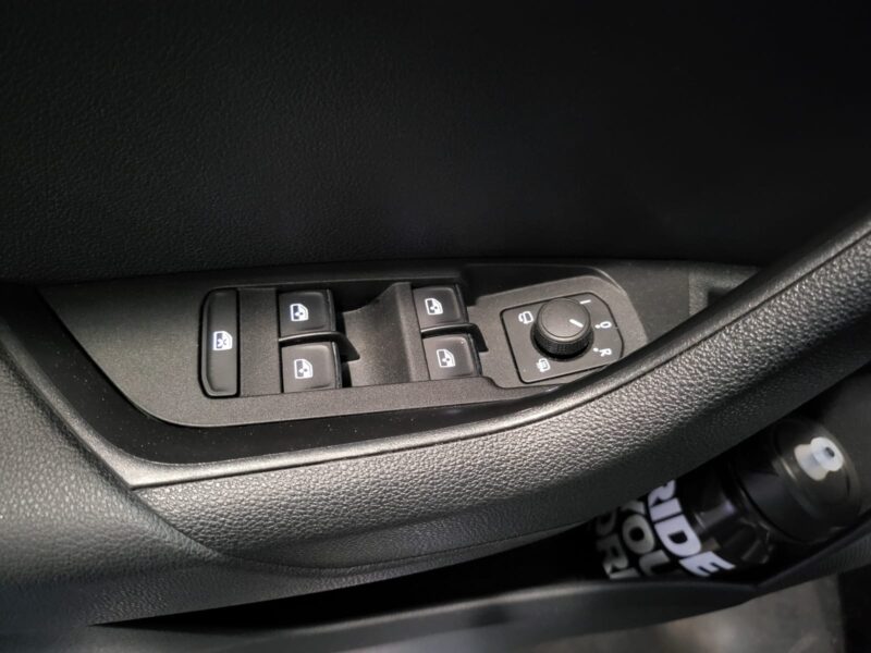 SKODA KAROQ 1.5 TSI 150cv ACT Style 4X4 DSG7 // APPLE CARPLAY/HAYON ELECTRIQUE/ATTELAGE AMOVIBLE