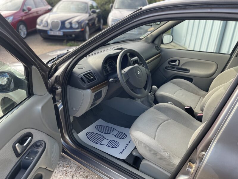 RENAULT CLIO II 2001