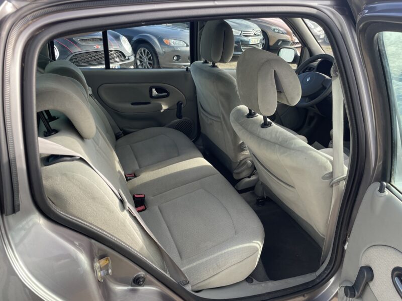 RENAULT CLIO II 2001