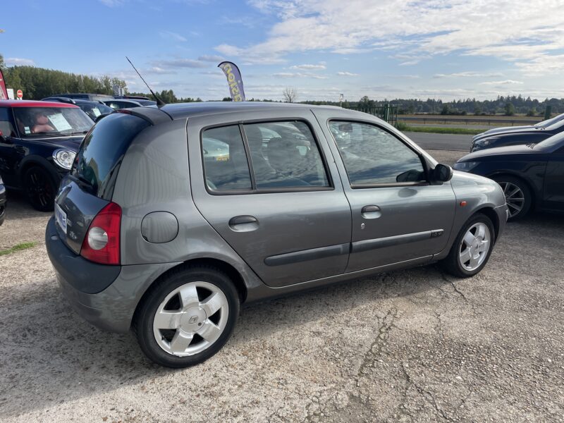 RENAULT CLIO II 2001