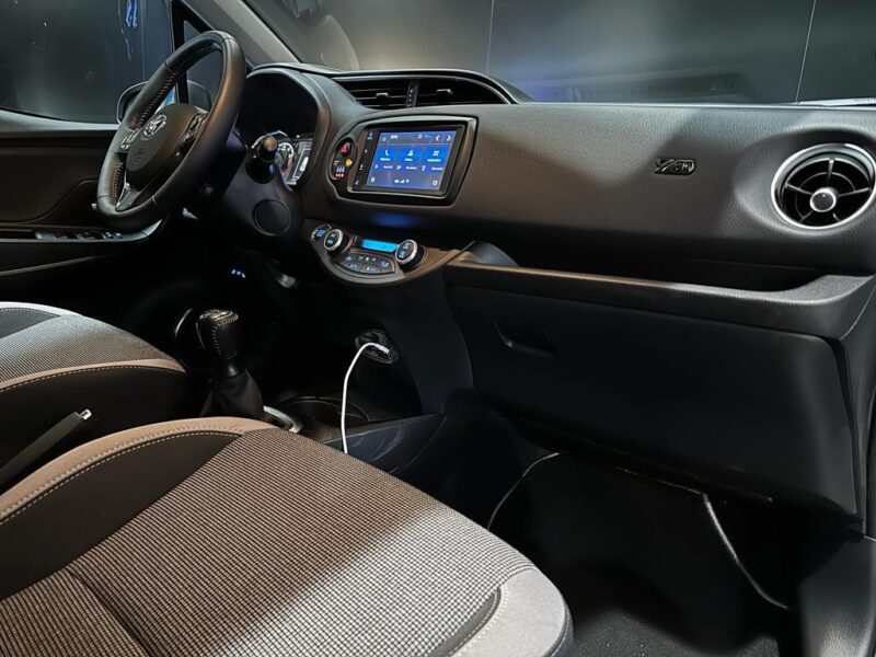 72 cv DESIGN Y20 / CAMERA AR / CARPLAY / REGULATEUR