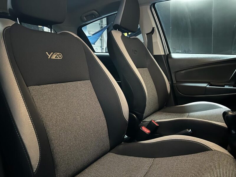 72 cv DESIGN Y20 / CAMERA AR / CARPLAY / REGULATEUR