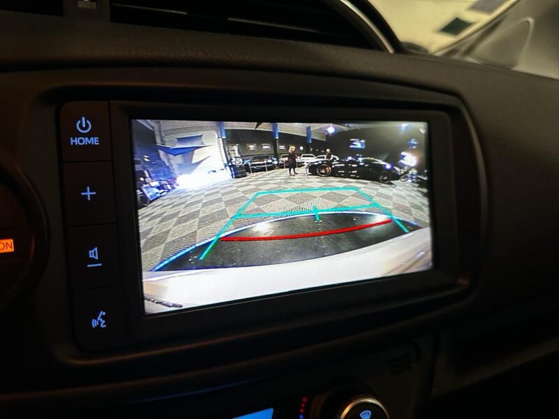 72 cv DESIGN Y20 / CAMERA AR / CARPLAY / REGULATEUR