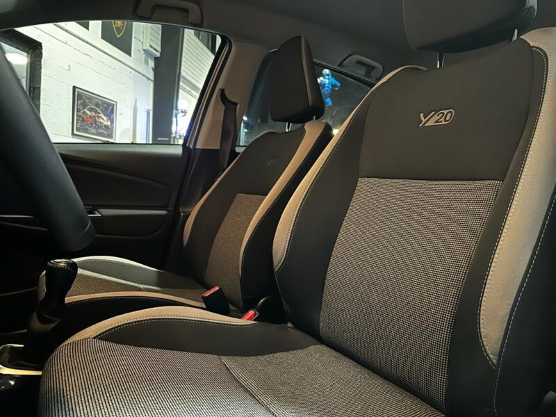 72 cv DESIGN Y20 / CAMERA AR / CARPLAY / REGULATEUR