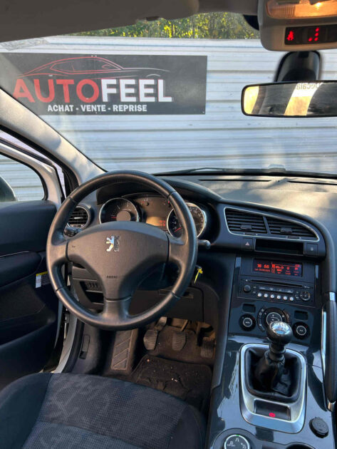 PEUGEOT 3008 Monospace 2011