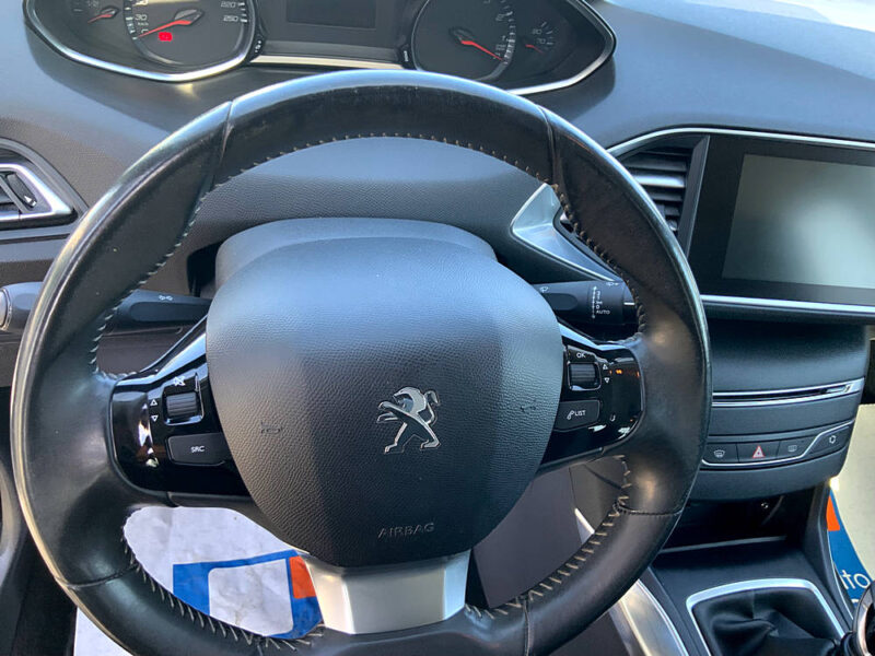 PEUGEOT 308 II 2015