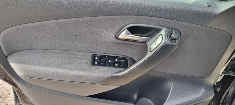 VOLKSWAGEN POLO V MATCH