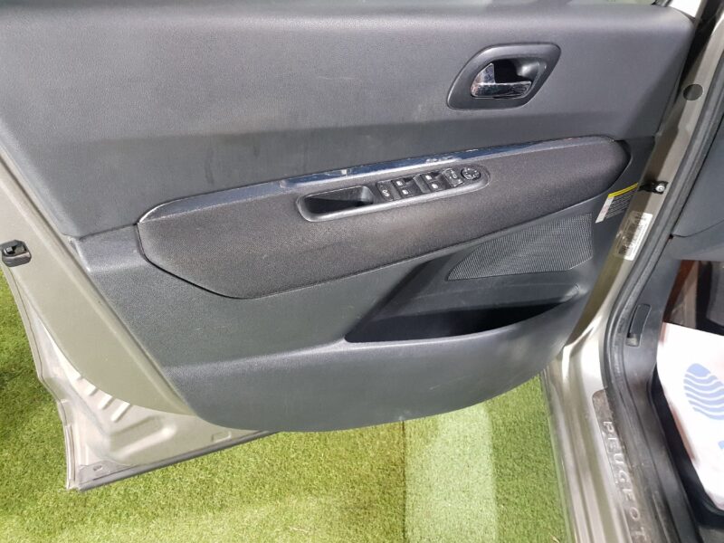 PEUGEOT 3008 Monospace 2010 1.6 HDi 109cv