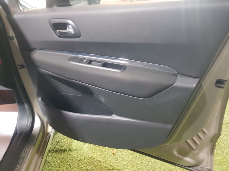 PEUGEOT 3008 Monospace 2010 1.6 HDi 109cv