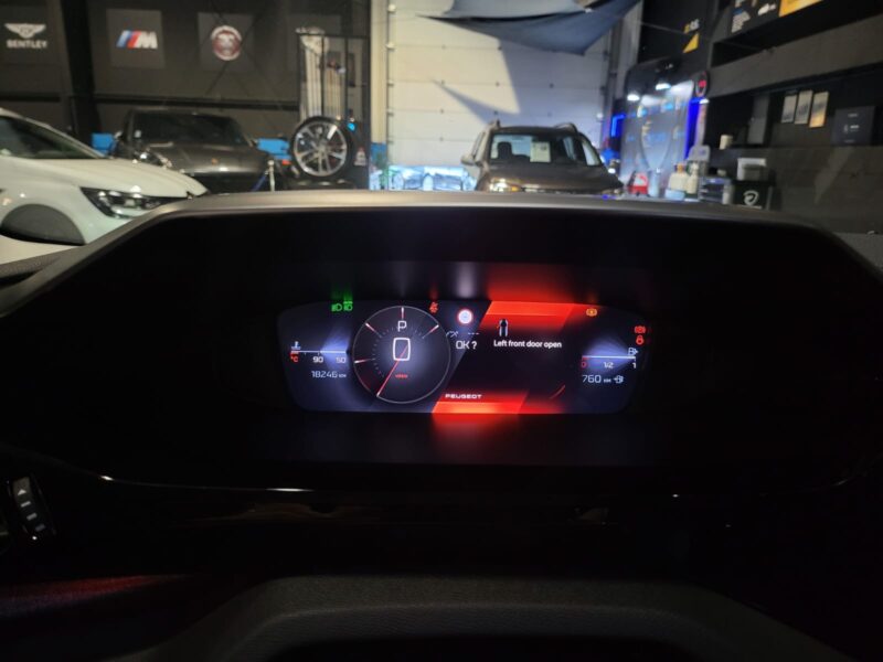 PEUGEOT 308 III 1.2 PureTech 130cv Allure EAT // APPLE CARPLAY/CAMERA DE RECUL/MIRROR LINK