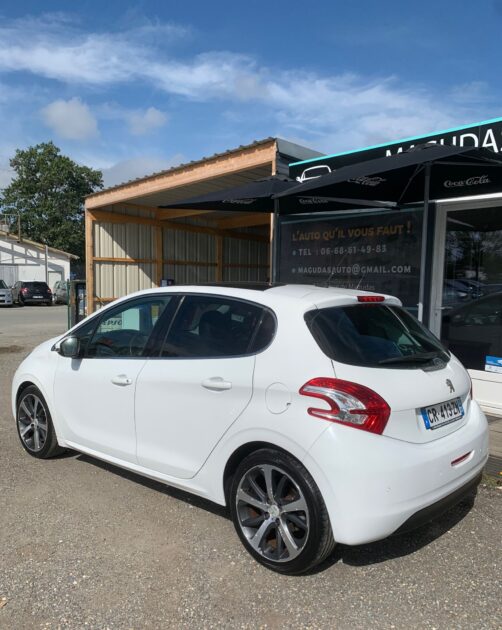PEUGEOT 208 Féline