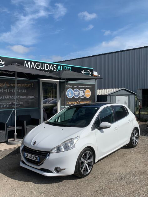 PEUGEOT 208 Féline