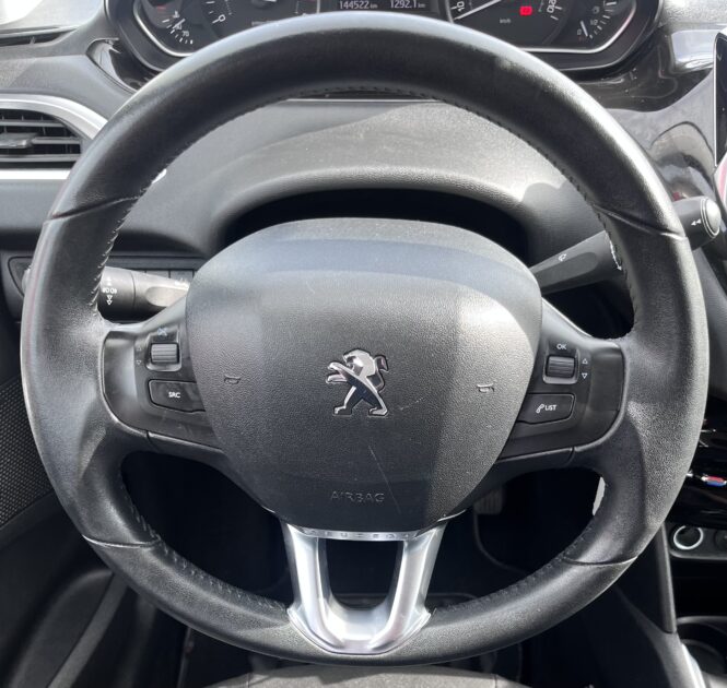 PEUGEOT 208 2014