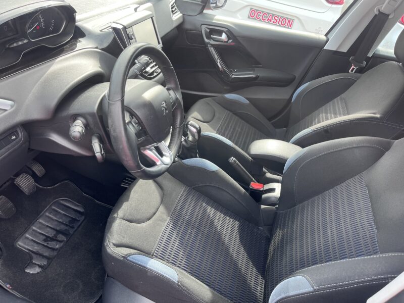 PEUGEOT 208 2014