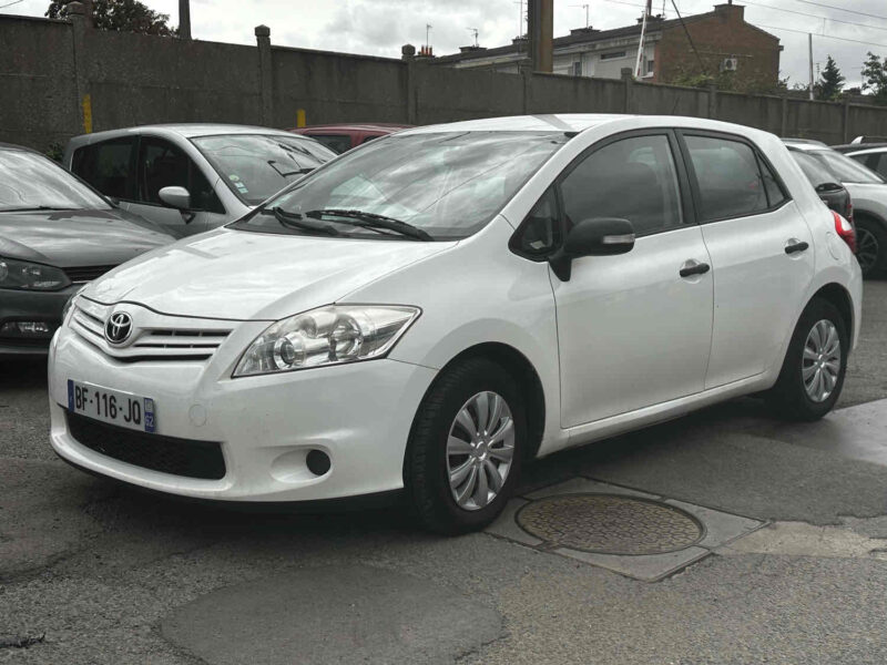 TOYOTA AURIS 2010