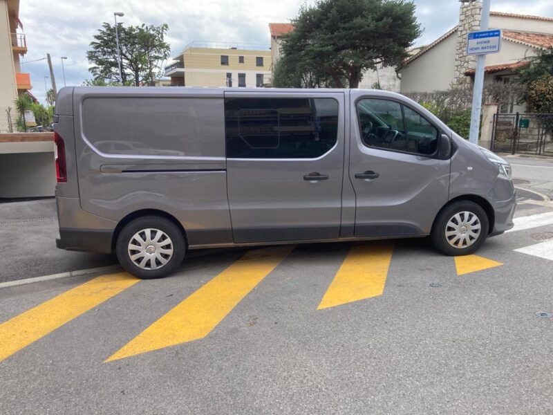 RENAULT TRAFIC 2020