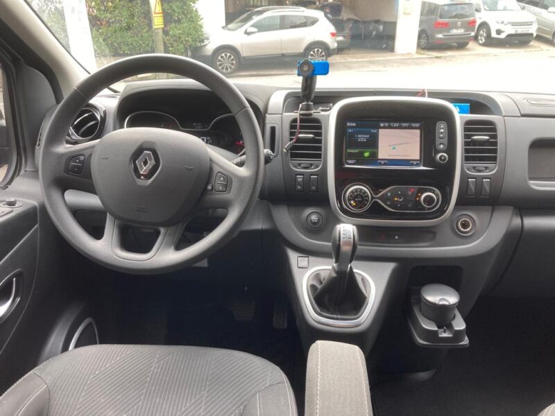 RENAULT TRAFIC 2020