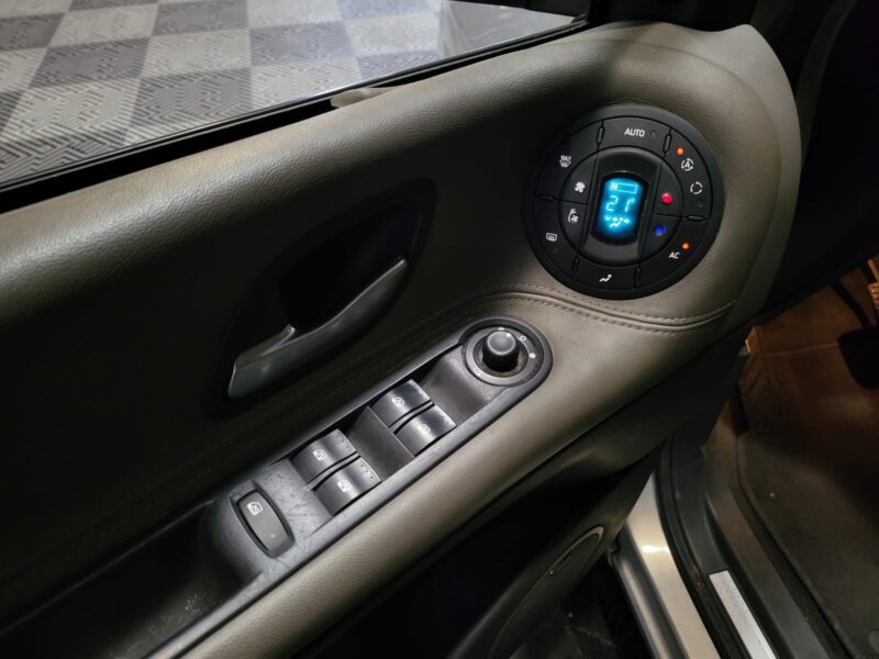 RENAULT ESPACE IV 3.5 V6 245cv Initiale Paris BVA // TOIT OUVRANT/XENONS/ECRAN ARRIERE
