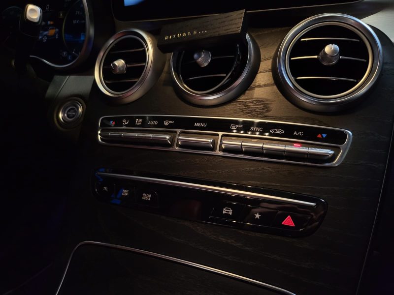 MERCEDES GLC 300 d 4-MATIC AMG LINE TOIT OUVRANT / 360 / BURMESTER 