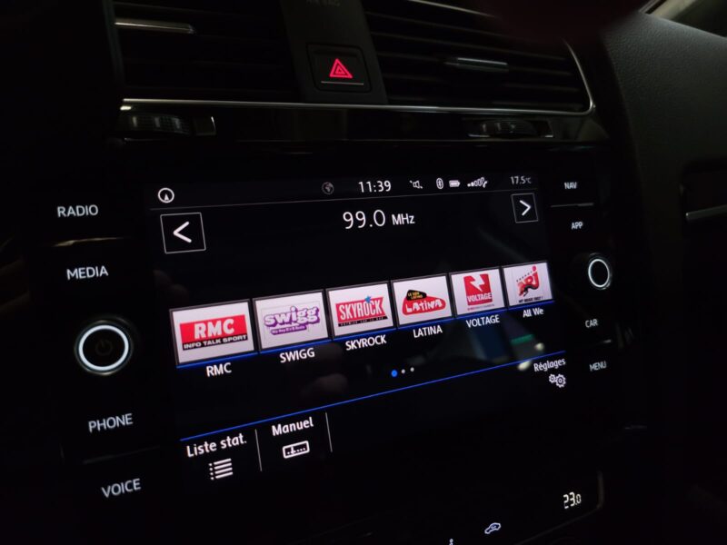 VOLKSWAGEN GOLF VII 2.0 TDI CARAT 150 cv TOIT OUVRANT / DSG 7 / CARPLAY