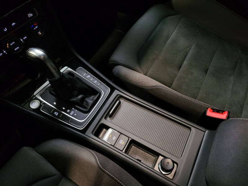 VOLKSWAGEN GOLF VII 2.0 TDI CARAT 150 cv TOIT OUVRANT / DSG 7 / CARPLAY