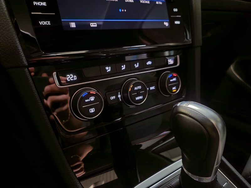 VOLKSWAGEN GOLF VII 2.0 TDI CARAT 150 cv TOIT OUVRANT / DSG 7 / CARPLAY