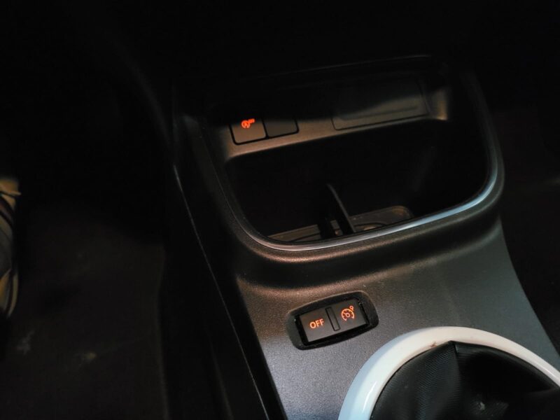 1.0  75 cv ZEN / Bluetooth / Radar de Recul 