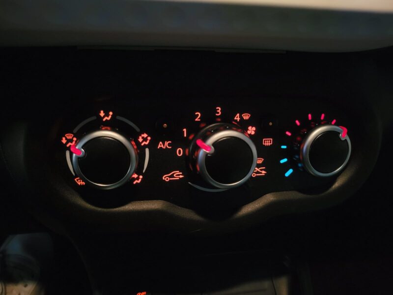 1.0  75 cv ZEN / Bluetooth / Radar de Recul 