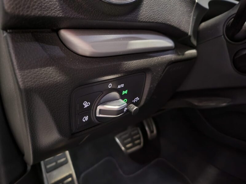 AUDI A3 Berline 2017 2.0 TDI 150cv S LINE S TRONIC TOIT OUVRANT / APPLE CARPLAY