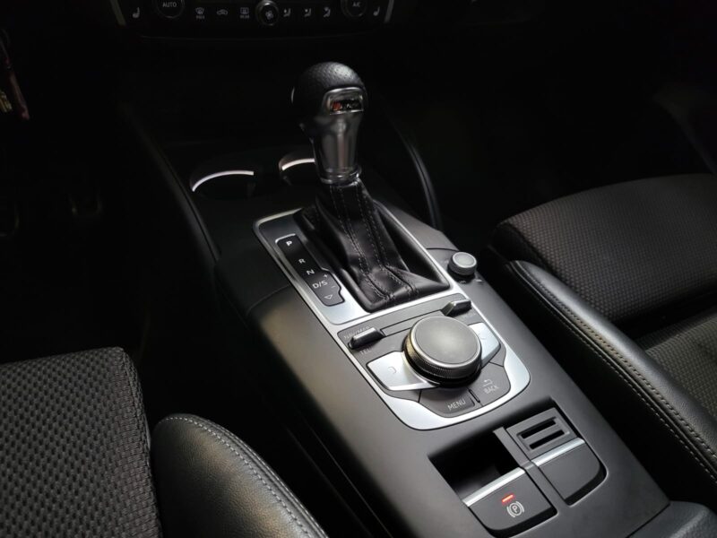 AUDI A3 Berline 2017 2.0 TDI 150cv S LINE S TRONIC TOIT OUVRANT / APPLE CARPLAY