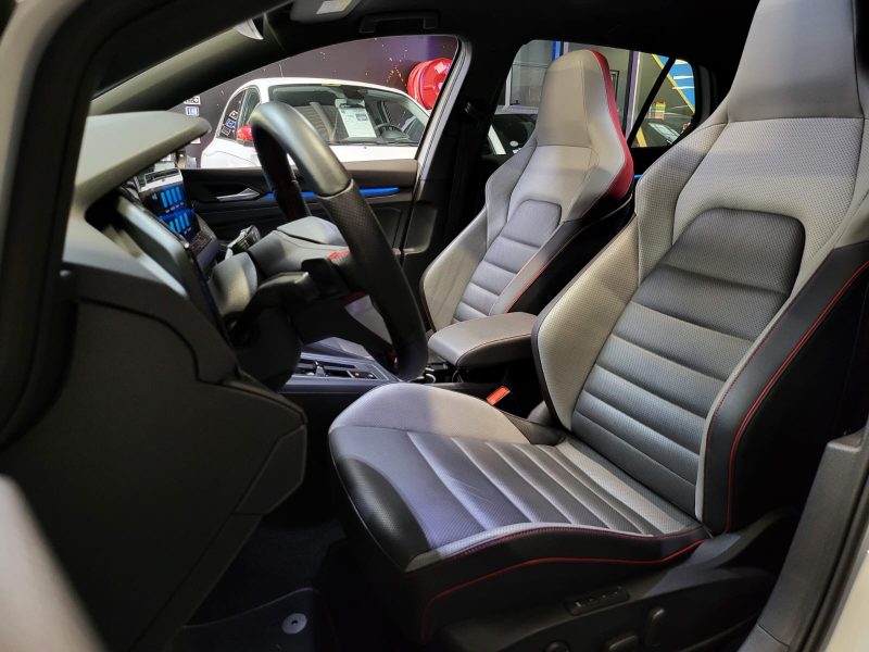 VOLKSWAGEN GOLF VIII GTI CLUBSPORT 300 cv TOIT OUVRANT / H&K / TETE HAUTE / SIEGES ELECT A MEMOIRE 