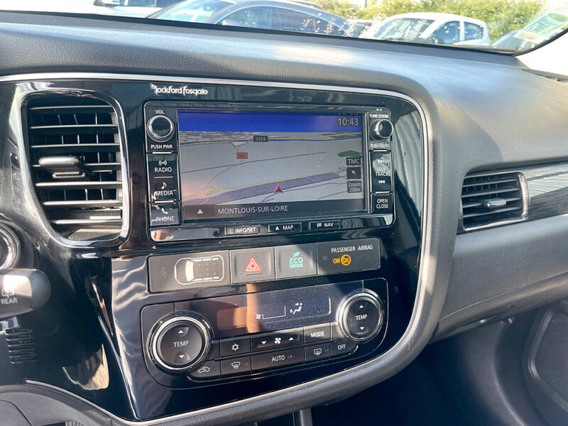 MITSUBISHI OUTLANDER III 2016