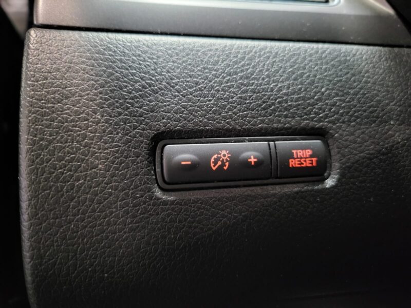 NISSAN PULSAR 1.2 DIG-T 115cv Tekna // SIEGES CHAUFFANTS/CAMERA DE RECUL/RADAR-AR