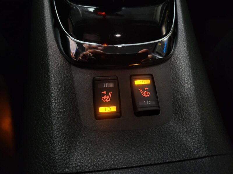 NISSAN PULSAR 1.2 DIG-T 115cv Tekna // SIEGES CHAUFFANTS/CAMERA DE RECUL/RADAR-AR