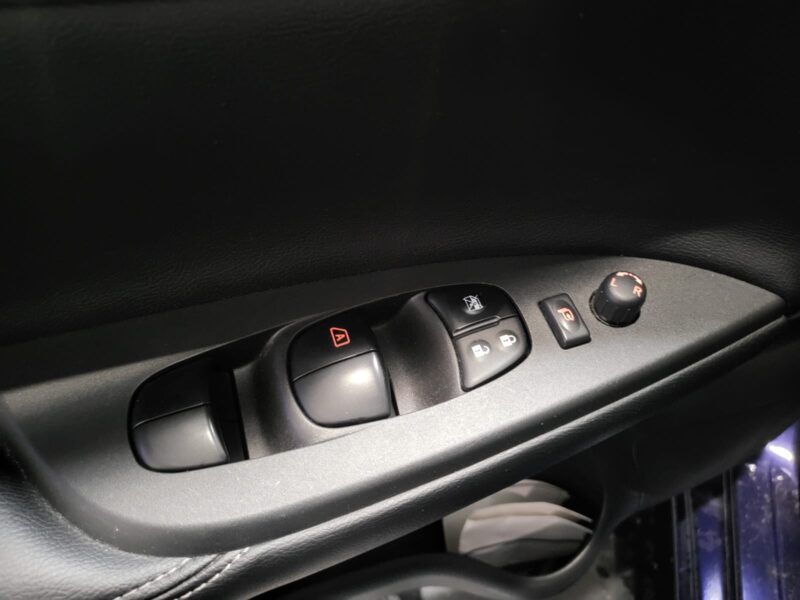 NISSAN PULSAR 1.2 DIG-T 115cv Tekna // SIEGES CHAUFFANTS/CAMERA DE RECUL/RADAR-AR