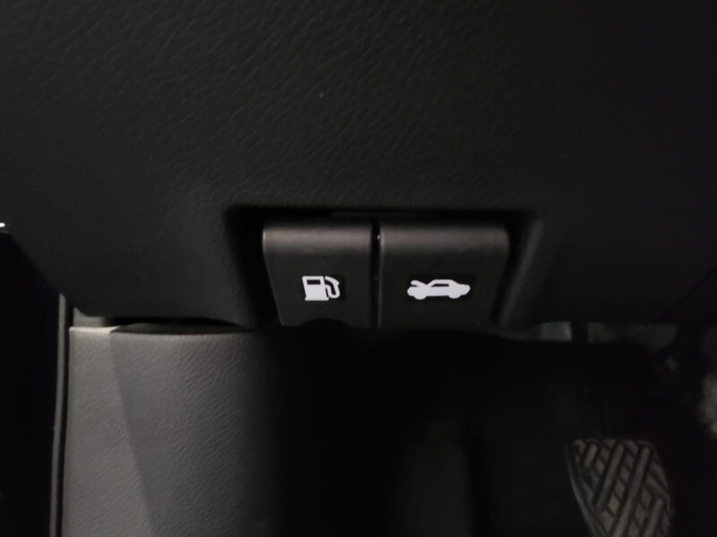 NISSAN PULSAR 1.2 DIG-T 115cv Tekna // SIEGES CHAUFFANTS/CAMERA DE RECUL/RADAR-AR