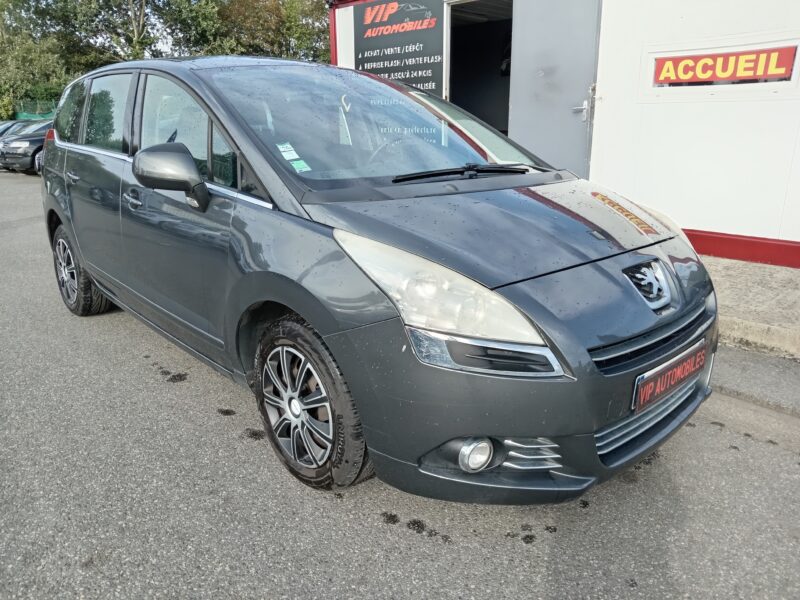PEUGEOT 5008 2011