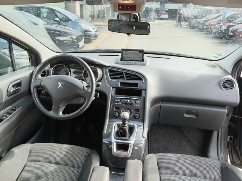PEUGEOT 5008 2011