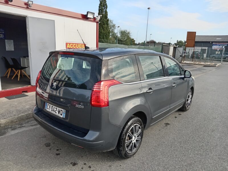 PEUGEOT 5008 2011