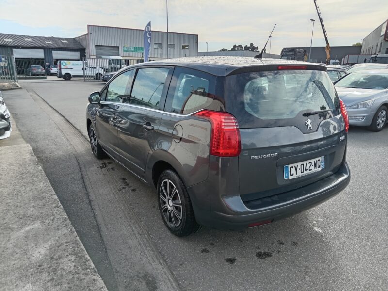 PEUGEOT 5008 2011