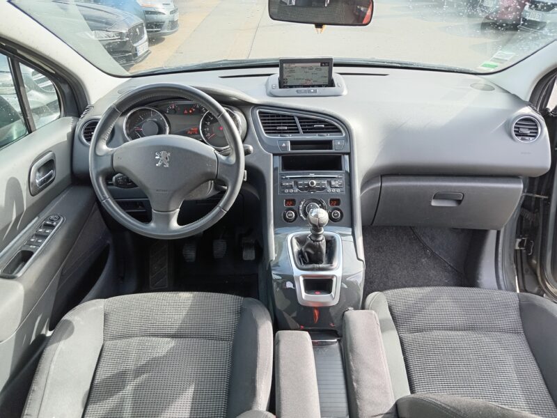 PEUGEOT 5008 2011